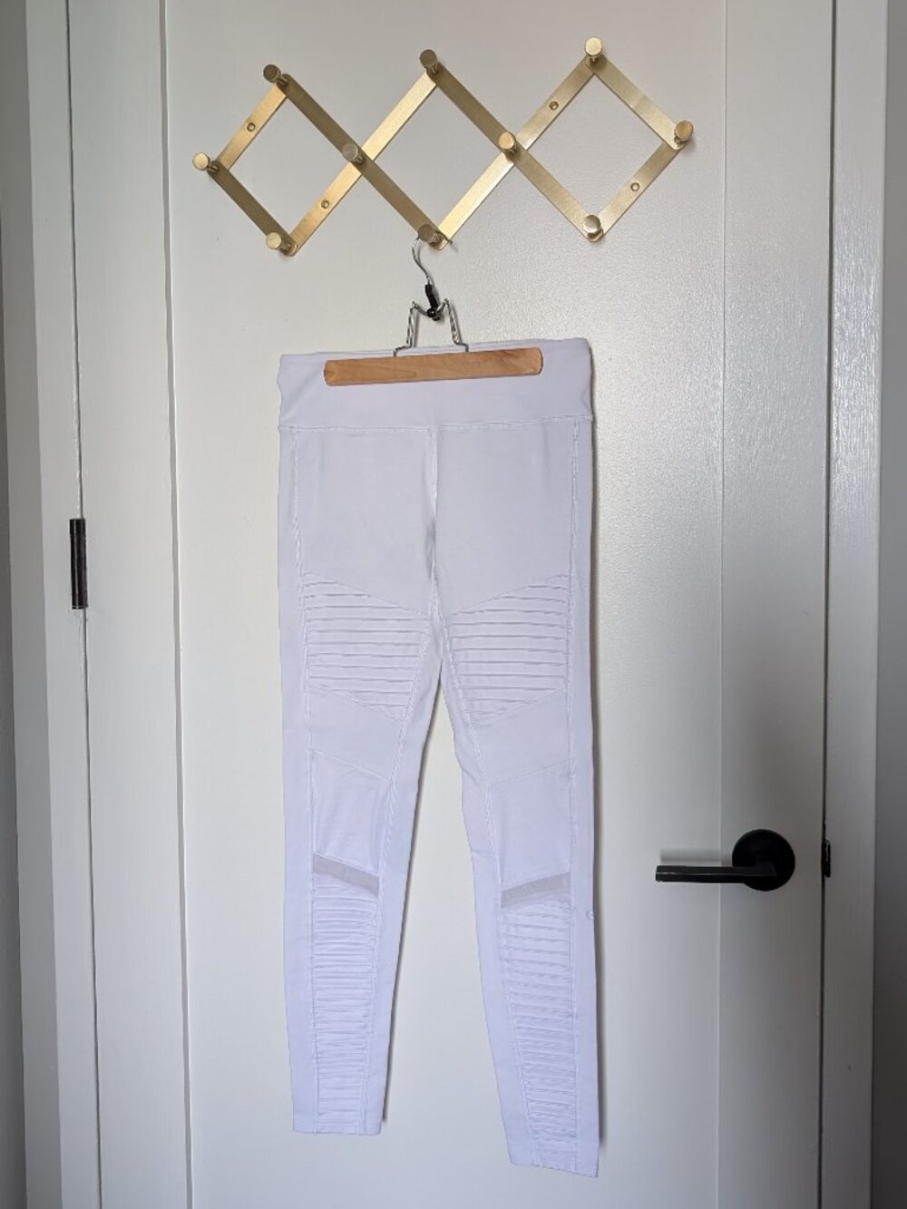 Alo High-Waist Moto Legging in White